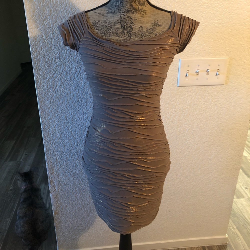 Rose gold midi dress low crew neck, short sleeve.